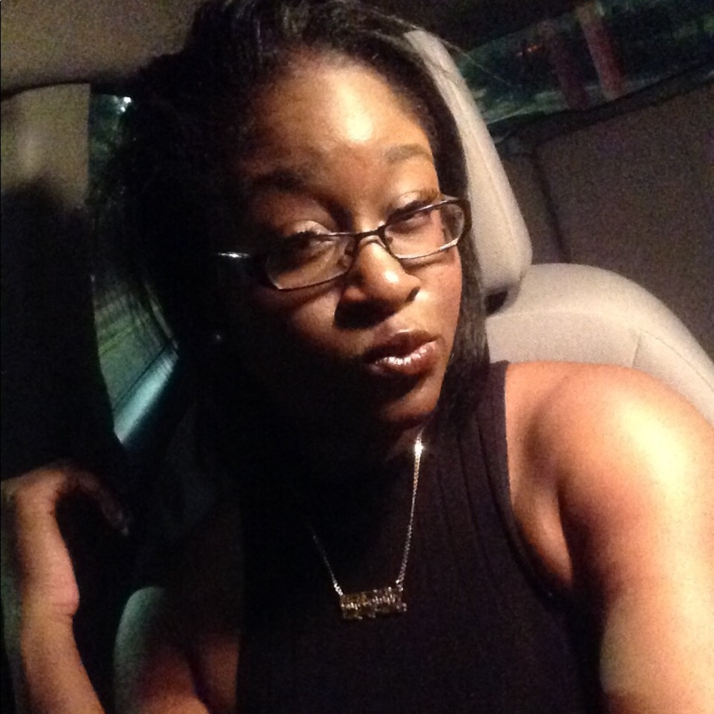 Meet your Posher, Deonna